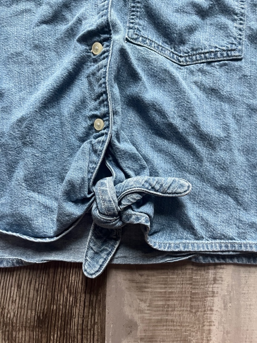 Levi's Denim Blue Sleeveless Denim Tie-Front Top - Picture 3 of 4